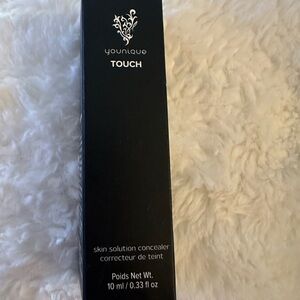 NWT Younique Touch Skin Solution Concealer
